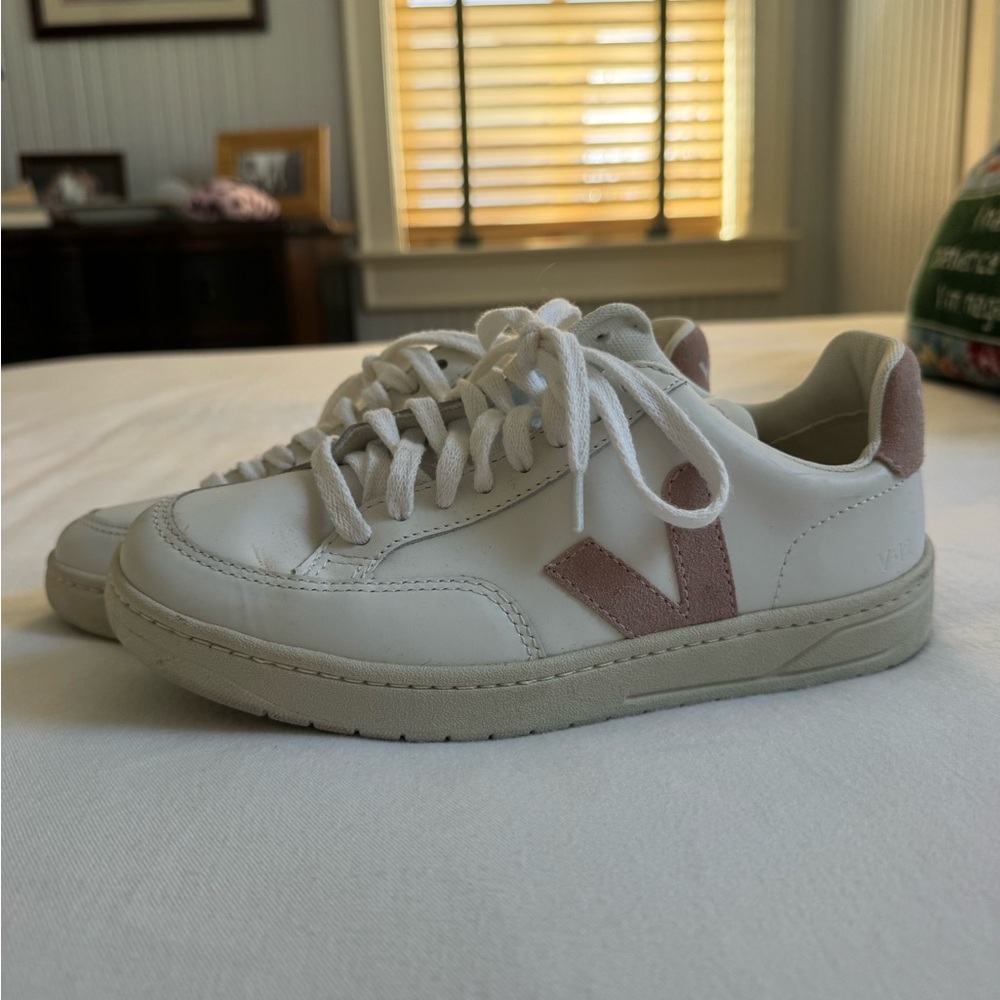 VEJA V-12 Leather Sneaker